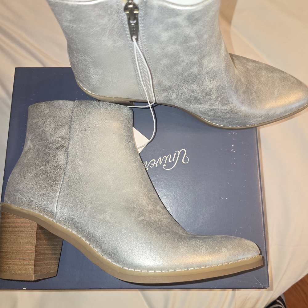 Universal Thread Light Gray Ankle Booties with Bl… - image 3